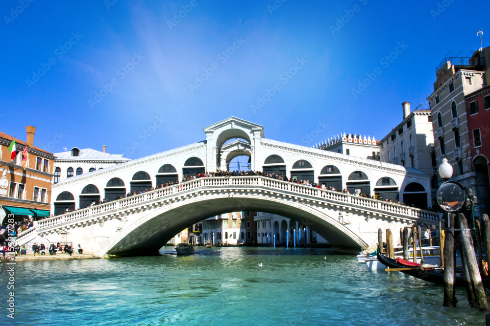Splendido ponte di Rialto - Venezia, Italia - obrazy, fototapety, plakaty 