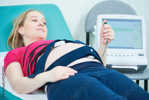 Cuadros en Lienzo Cardiotocography in pregnancy. fetal heartbeat examination