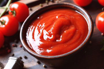 Wall Mural - Delicious ketchup in bowl with ingredients on tray, closeup