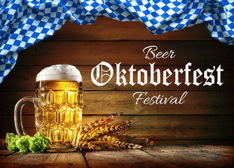 Wall Mural - Oktoberfest Bier auf einem rustikalem Hintergrund