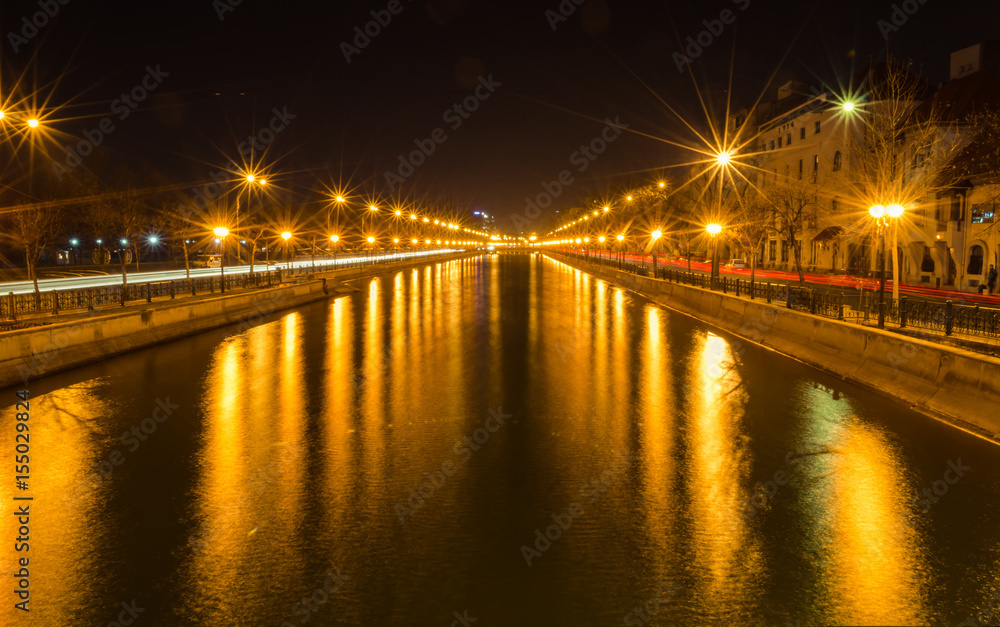 Long exposure photo of Dambovita river in Bucharest, Romania. - obrazy, fototapety, plakaty 