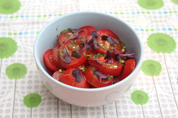 Sticker - Tomatensalat mit roter Beete Kresse