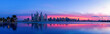 Stadtpanorama von Dubai bei Sonnenaufgang