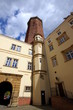 Widok na wieżę z wnętrza dziedzińca z pałacu Książąt w Legnicy