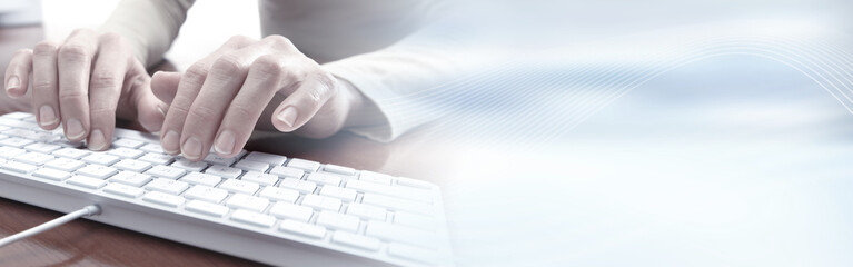 Aufkleber - Hands typing on keyboard