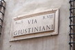Tablice z nazwami ulic na budynkach, Rzym, Włochy