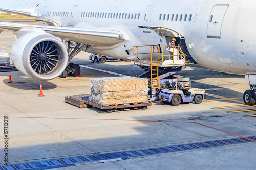 Fényképezés Loading platform of air freight to the aircraft