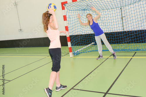 Plakat Kobiety grające w piłkę ręczną