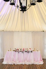 Poster - Gorgeously decorated newlyweds table with monogram under it