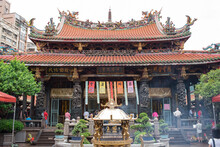 Longshan Temple In Taipei, Taiwan　台湾・台北の寺院　龍山寺