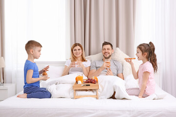 Poster - Happy family having breakfast in bed