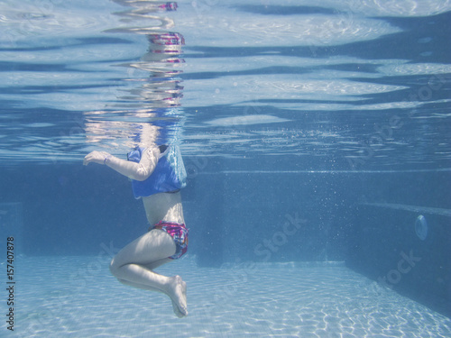 Enfant En Maillot De Bain Sous L Eau Avec Une Bouee Stock Photo Adobe Stock