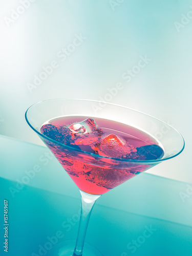 Nowoczesny obraz na płótnie Drink z kostkami lodu