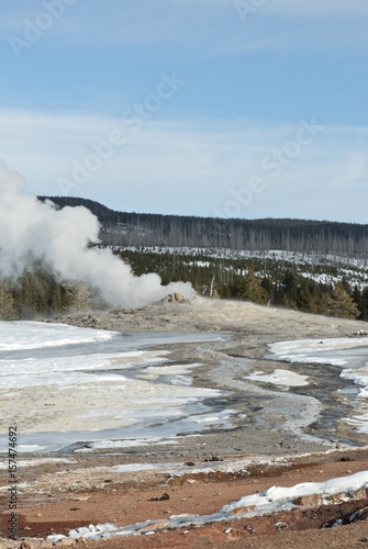 Fotografie, Obraz Old Faithful Erupting, Winter, Yellowstone NP