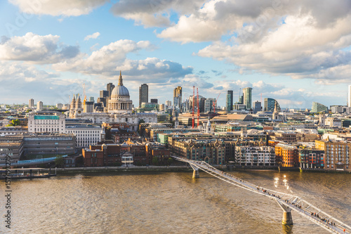 Plakat Londyn i St Paul katedra przy zmierzchem, widok z lotu ptaka