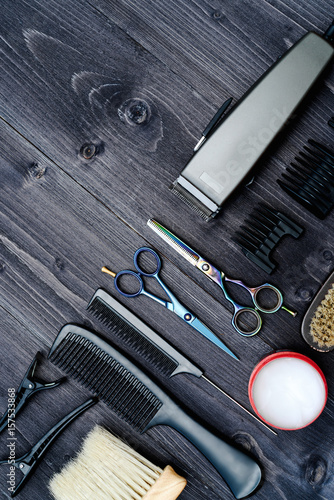 Fotografía Herramientas de peluquería en el fondo de madera