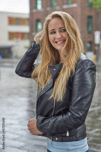 Frau Mit Lederjacke Im Regen In Stadt Buy This Stock Photo And Explore Similar Images At Adobe Stock Adobe Stock