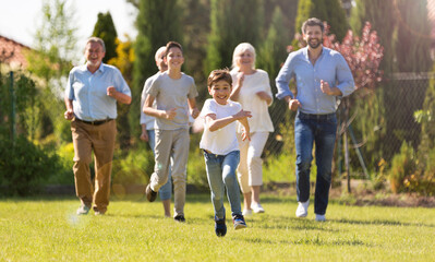 Canvas Print - Family outdoors
