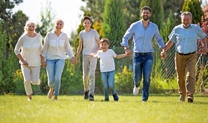 Canvas Print - Family outdoors
