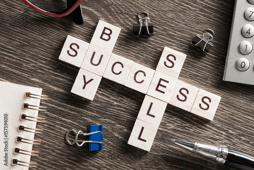 Fotografía Buy sell success concepts collected in crossword on wooden table
