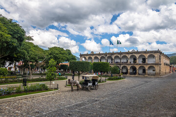 Wall Mural - Parque Central or Plaza Mayor (Main Square) and Ayuntamiento Palace (City Hall) - Antigua, Guatemala