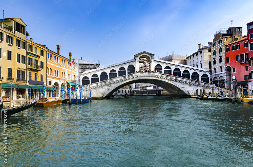 The Rialto bridge in Venice - obrazy, fototapety, plakaty 