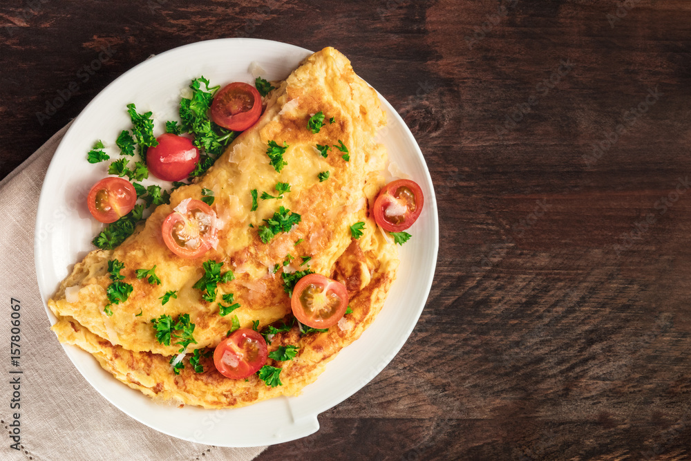 Omelet with parsley, cherry tomatoes, and copyspace - obrazy, fototapety, plakaty 