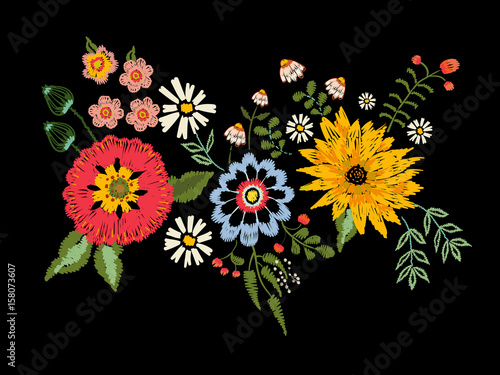 Photographie Embroidery native pattern with fantasy flowers