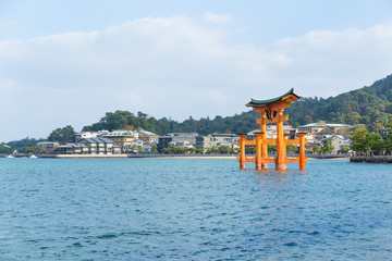 Canvas Print - Itsukushima shrine with floating shinto gate in Japan