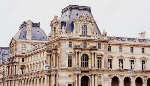 Photographie façade extérieure du pavillon mollien,du louvre à paris