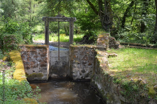 écluse De Moulin A Eau Vallée Du Cousin Bourgogne France