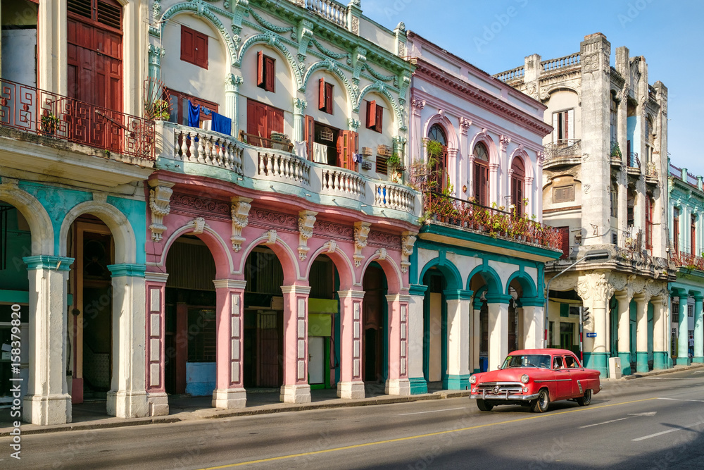 Urban scene in a colorful street in Old Havana - obrazy, fototapety, plakaty 