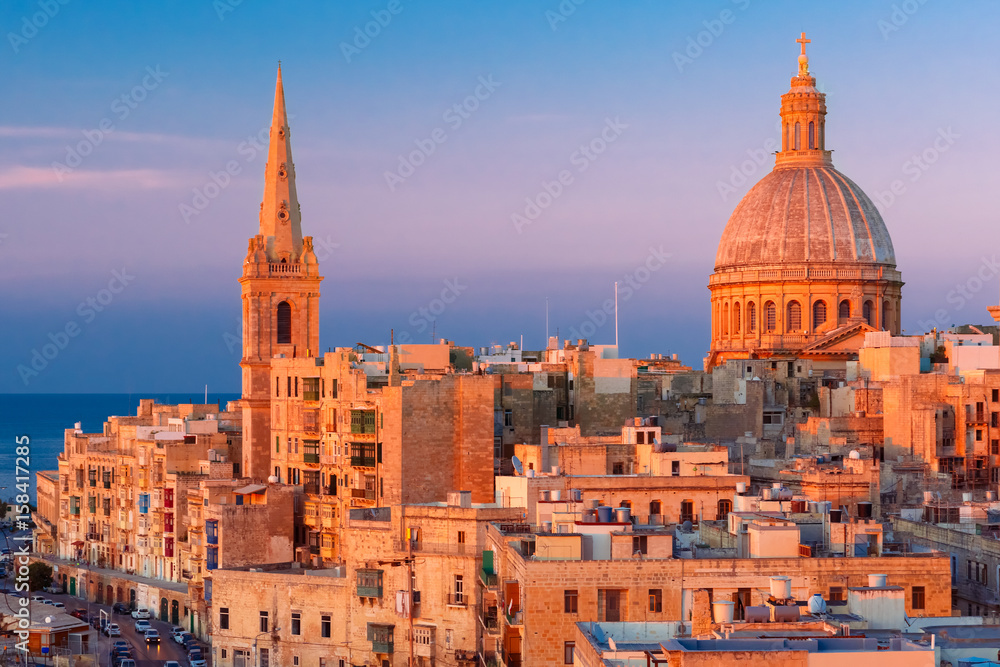 Obraz na płótnie View from above of the domes of churches and roofs at beautiful sunset with churches of Our Lady of Mount Carmel and St. Paul's Anglican Pro-Cathedral, Valletta, Capital city of Malta w salonie