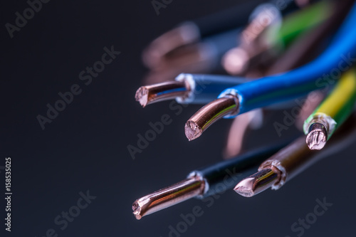 Fotografía Group of colored electrical cables - studio shot.