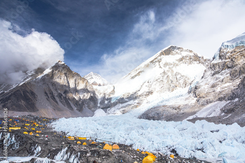Dekoracja na wymiar  everest-base-camp-polozony-na-lodowcu-khumbu-ebc-jest-takze-wspolna-baza-wypadowa-lhotse-himalaje-park-narodowy-sagarmatha-nepal