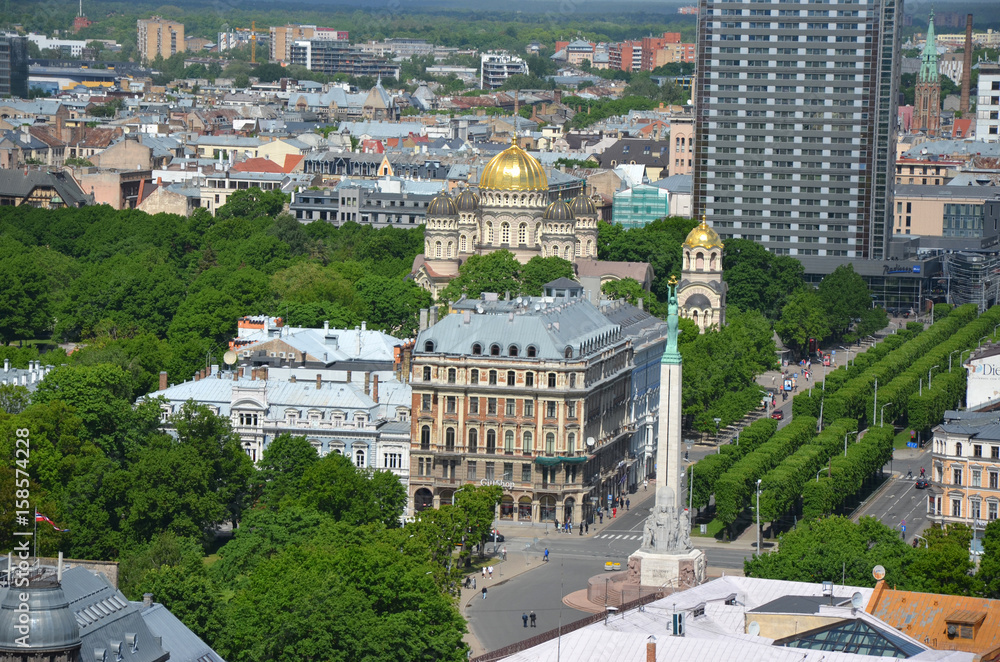 Liberta Riga Monumento della Libertà e Cattedrale della Natività di Cristo visti ...