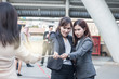 © lersan - Two business women pulling a rope competing with commitment to winer