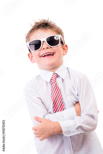 Cooler Junge Mit Sonnenbrille Und Krawatte Kaufen Sie Dieses Foto Und Finden Sie Ahnliche Bilder Auf Adobe Stock Adobe Stock