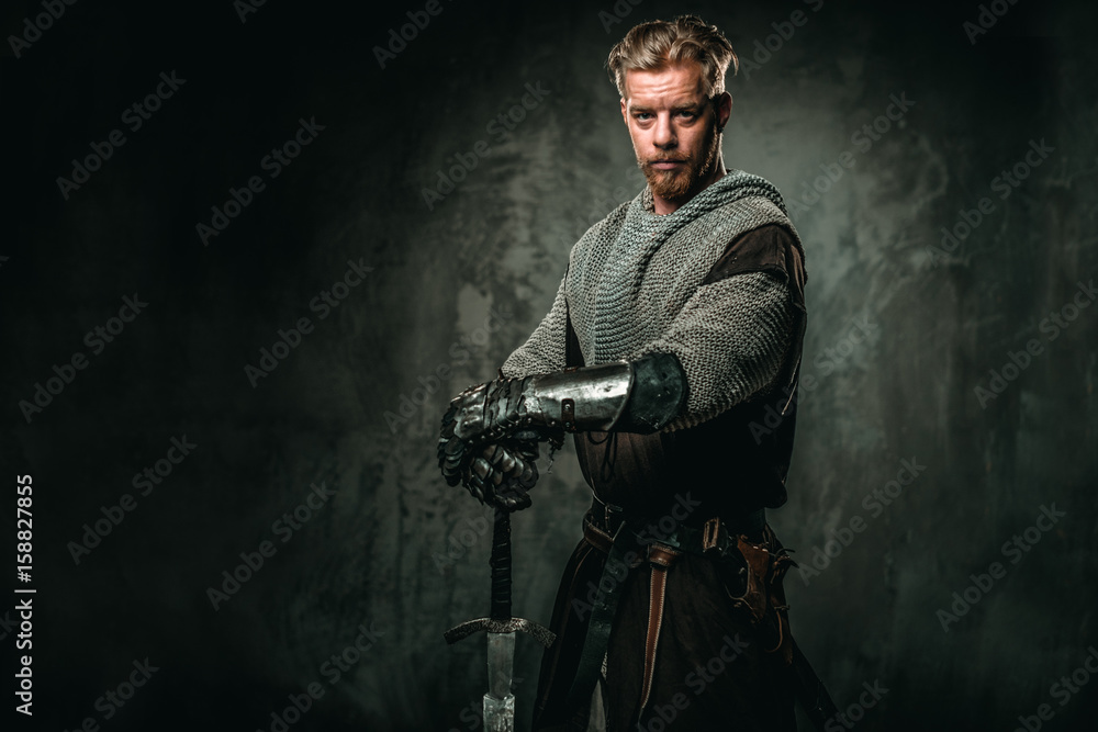 Medieval knight with sword and armour - obrazy, fototapety, plakaty 