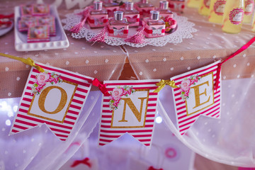 Pink style candy bar and details made for little 1 years old girl