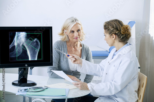 Fotografía Osteodensitometry of the hip with an osteoporosis