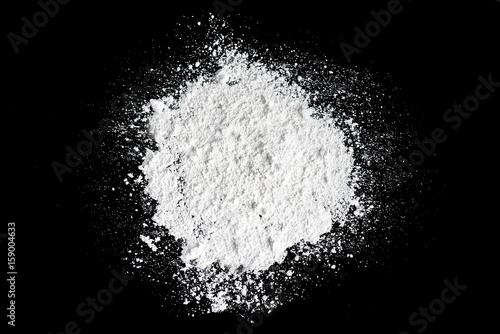 Fotomural White powder on the black background