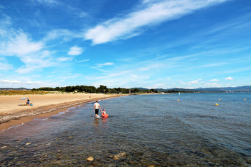 Hyères ( France ) Plage du Port