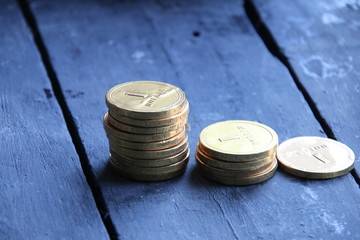 Golden coins stacks forming graph