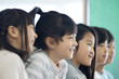 © milatas - 教室の小学生