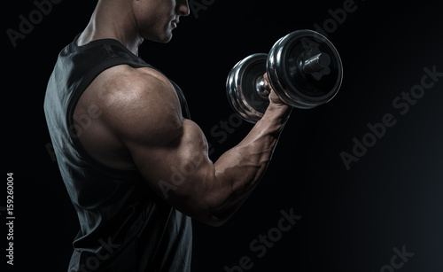 фотографія Close-up of a power fitness man doing biceps workout