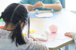 © milatas - 図画工作をする小学生