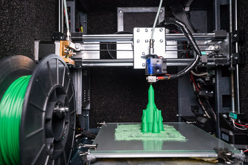 3d printer prints the model of the spaceship, the process of printing the spaceship on the 3d printer.
