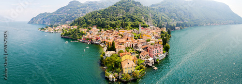 Cuadros en Lienzo Varenna - Lago di Como (IT) - Vista aerea