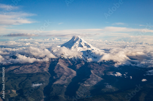snowcapped-mount-hood-from-plane